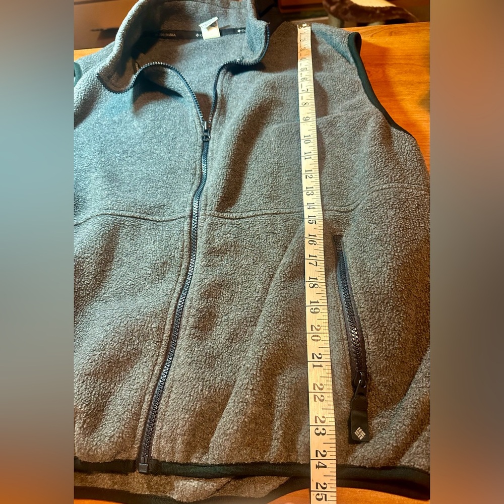 Women’s COLUMBIA SPORTSWEAR, XL grey fleece VEST with black piping, pockets. $10